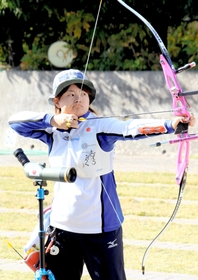 ２度目の五輪出場に向け、練習に打ち込むアーチェリー女子の林勇気＝京都市右京区、京都アクアリーナ