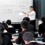 「兵庫の災事記」をテーマに行われた環境防災科の授業＝舞子高校