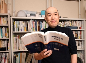 「神戸には原発のそばに住んでいるという緊迫感がない」と話す添田孝史さん＝神戸市須磨区（撮影・後藤亮平）
