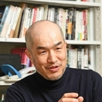 サイエンスライター添田孝史さん＝神戸市須磨区（撮影・後藤亮平）