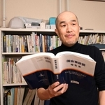 「神戸には原発のそばに住んでいるという緊迫感がない」と話す添田孝史さん＝神戸市須磨区（撮影・後藤亮平）
