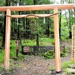 須山御胎内付近に立つ旧須山口登山道１合目の標柱＝御殿場市内