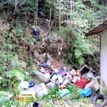 ２００７年当時、仁和寺境内にはより多くの大型ごみが散乱していたという（仁和寺提供）