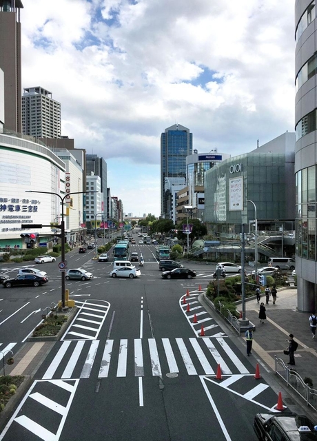 神戸っ子おなじみの「フラワーロード」は「県道新神戸停車場線」という別の名前を持つ＝神戸市中央区加納町５