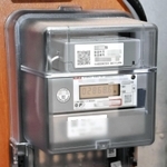 住宅に取り付けられている電力メーター＝神戸市中央区（画像を一部加工しています）