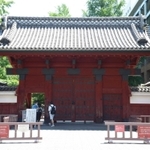 東京大学本郷キャンパスに立つ国の重要文化財「赤門」＝東京都文京区