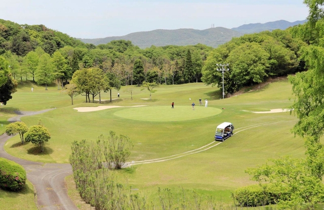 産業用地への転用が検討されている西神戸ゴルフ場＝神戸市西区押部谷町木見