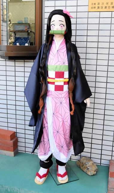 子どもたちにも人気の“禰豆子”の人形＝神戸市灘区篠原中町２