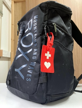 配慮が必要だと周囲に知らせる「ヘルプマーク」を付けた長男のリュック。母親は「障害への理解があれば、通報されずに済んだかもしれない」と語る