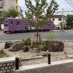 読者が教えてくれた西大路三条交差点の「雨庭」＝７月２７日、京都市右京区