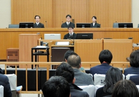 野々村竜太郎被告の初公判が行われる法廷内＝２６日午前、神戸市中央区橘通２、神戸地裁（代表撮影）