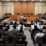 野々村被告の論告求刑公判が開かれる１０１号法廷＝２５日午前、神戸市中央区楠町２、神戸地裁