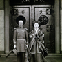 結婚式直前の溥傑氏（左）と浩さん（１９３７年、関西学院大博物館提供）