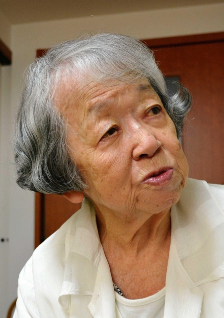 原爆と震災によって大きく変えられた人生を振り返る萬みち子さん＝大阪市内