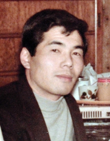 １９７０年代に撮影されたとみられる萬英治さん（萬みち子さん提供）