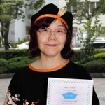 千葉さんに同行し、米国で平和コンサートを企画する池辺幸恵さん＝神戸市中央区東川崎町１