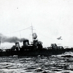 重巡洋艦「加古」。全長１８５．２メートル、全幅１６．９メートル、基準排水量８７００トン