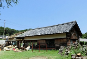 戦時中に地雷用容器が作られた工房跡。３窯元の共同工房だった＝篠山市今田町上立杭