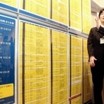 調査結果をまとめた表。出征した学生の行は黄色で示されている＝神戸市灘区六甲台町、神戸大学百年記念館