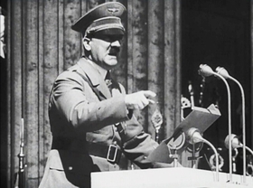 「ナチス国民祭祝典」で演説するヒトラー