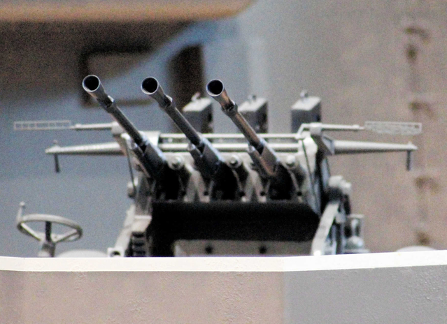 戦艦大和の模型につけられた２５ミリ３連装機銃＝広島県呉市、大和ミュージアム