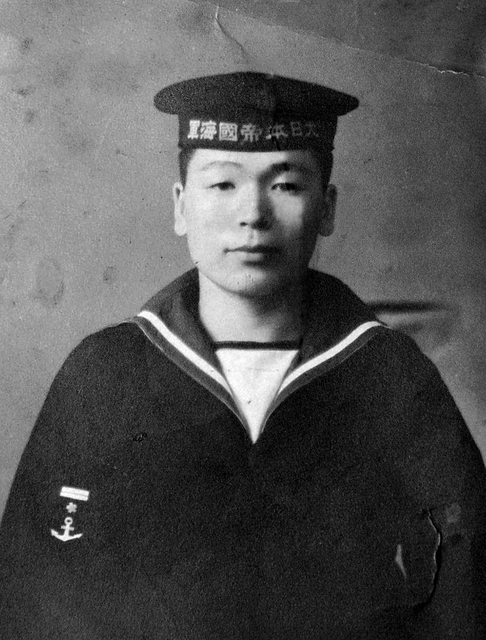 上等兵時代の山中喜平治さん。１９４４年４月ごろの撮影という