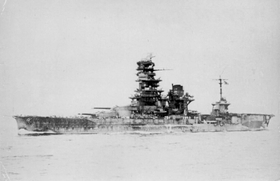 戦艦から航空戦艦に改装された「日向」。後部に飛行甲板が見える＝１９４３（昭和１８）年１１月、佐世保沖（大和ミュージアム提供）