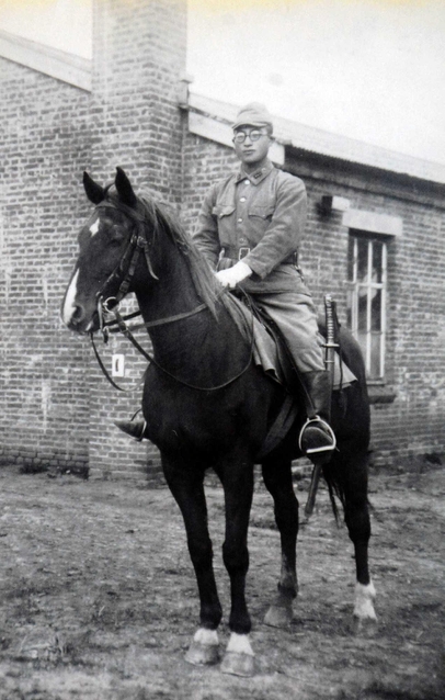 初年兵の時から騎兵としての訓練を積んでいた井登さん（本人提供）