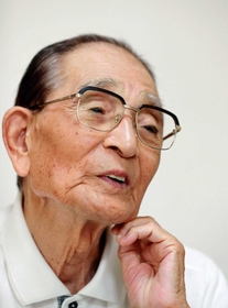 陸軍中野学校二俣分校に入った経緯や独特の教育内容を振り返る井登慧さん＝明石市二見町東二見（撮影・大山伸一郎）