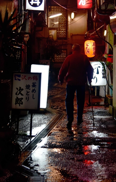 夜の街で、嶋田好孝さんたち掃海艇乗りの男たちは飲み歩いた＝神戸市兵庫区新開地１（撮影・風斗雅博）