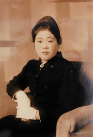 外地派遣が決まった直後の藤田きみゑさん。この写真を大阪駅で家族に手渡した（本人提供）