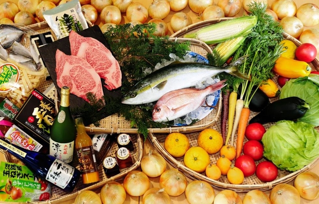 野菜、魚、肉…。四季を彩る島の幸と、趣向を凝らした加工品の数々＝南あわじ市八木養宜上、美菜恋来屋（撮影・大山伸一郎）