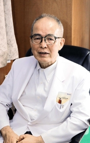 新型コロナウイルス下での精神科医療について語る、兵庫県立ひょうごこころの医療センターの田中究院長＝神戸市北区山田町上谷上