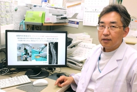 「ブラッドパッチ」の方法を解説する中川紀充医師＝明石市松が丘４、明舞中央病院