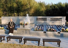 鶴林寺真光院の永代供養墓。多くの人が共に眠る＝加古川市加古川町北在家