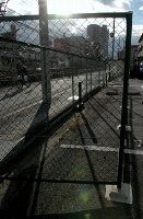 高層マンションの新築も相次ぎ、人口は増えているが、更地も点在する＝神戸市東灘区深江北町