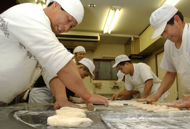 人と人をつなぐパンを焼いて、今年開店１０年を迎える＝神戸市長田区三番町２、くららベーカリー 