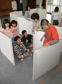 ２００４・４・２３　強度は今も十分＝尼崎市御園１、園田児童館