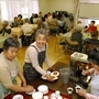 ２００４・４・１３　仮設時代のノウハウで切り盛り＝神戸市灘区摩耶海岸通、ＨＡＴ神戸・灘の浜