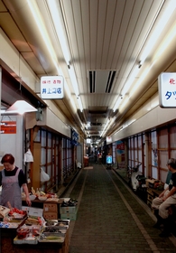 ２００４・７・３１　復旧はしたものの、客足は遠い＝神戸市兵庫区西出町２