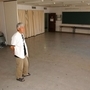 ２００４・７・２０　「のじぎくの会」が情報交換した部屋と一（はじめ）さん＝広島市中区八丁堀の広島ＹＭＣＡ
