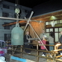 １９９５・１２・３１　本堂脇に鐘をつり上げた＝神戸市灘区岩屋中町４、龍泉寺