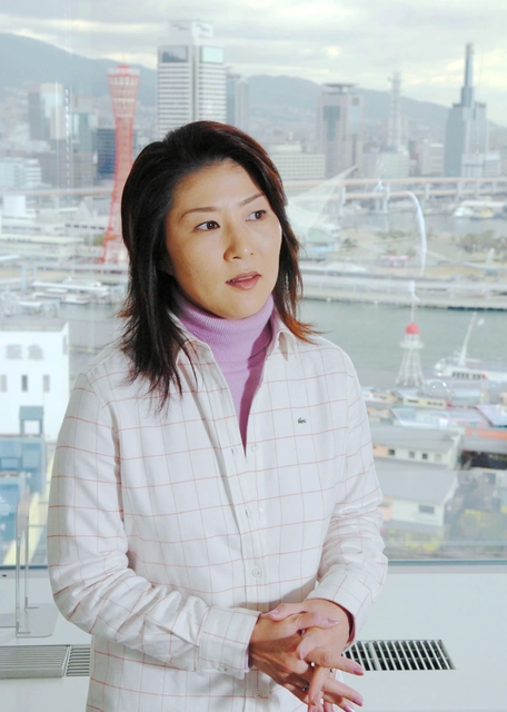 １０年前を振り返る沢松奈生子さん＝神戸新聞社