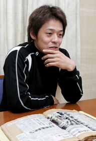 震災後出場した選抜高校野球の想い出について語る阪神タイガース・藤本敦士内野手＝西宮市鳴尾浜のタイガーデン