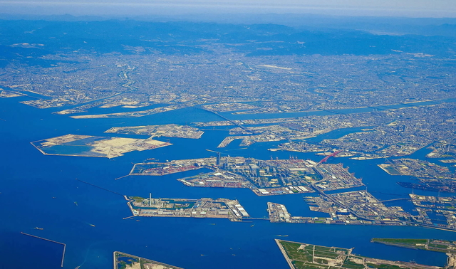 神戸港とともにスーパー中枢港湾に指定された大阪港。広域連携への検討も始まった（大阪市提供） 