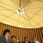 解体前のペーパードーム。市民有志の実行委員会が台湾移設に尽力した＝２００５年４月、神戸市長田区海運町３