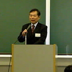 「日本災害復興学会」の記念大会であいさつする室崎益輝会長＝西宮市上ケ原、関西学院大学