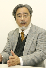 「教員はスクールカウンセラーと違い、毎日そばにいる。だから、小さな気持ちの変化も伝えられた」と振り返る冨永良喜さん＝神戸市中央区（撮影・笠原次郎） 
