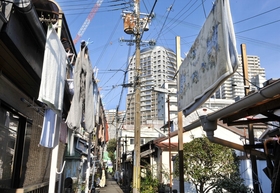 喧騒と静寂。路地に足を踏み入れた途端、心が和む＝神戸市長田区駒ケ林町２（撮影・山崎　竜） 