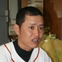 「あのころは主将として言葉を選んでいた」。１５年前の震災センバツについて語る巨人・鶴岡一成捕手＝高砂市立北浜小学校 